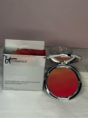 it cosmetics Radiant Ombre Blush - Coral Gradient